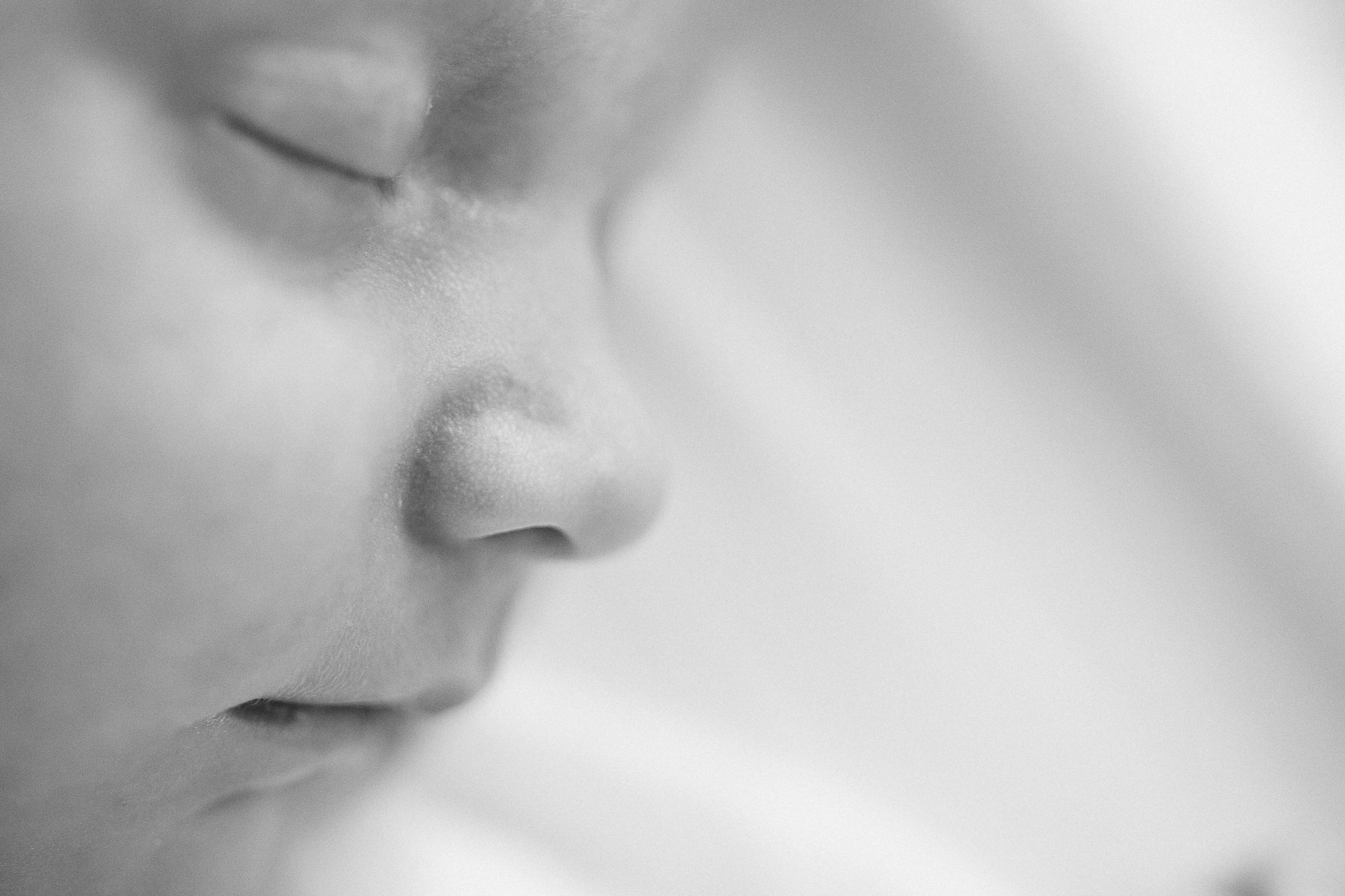 fine-art-black-and-white-newborn-photography-ann-arbor02